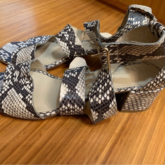 Beautiful Python print leather sandals. Very elegant and comfy. - Picture 8 of 8